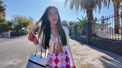 Acompanhante de luxo fodendo com cliente dentro de uma van