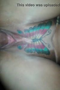 Buceta tatuada levando pica