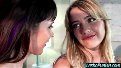 Madrasta safada chupou sua enteada