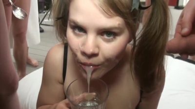 Novinha fode muito e toma porra dos machos