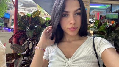 Novinha se masturbando no banheiro do shopping Novinha se masturbando no banheiro do shopping