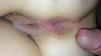 Tarado gozando na bucetinha da amadora